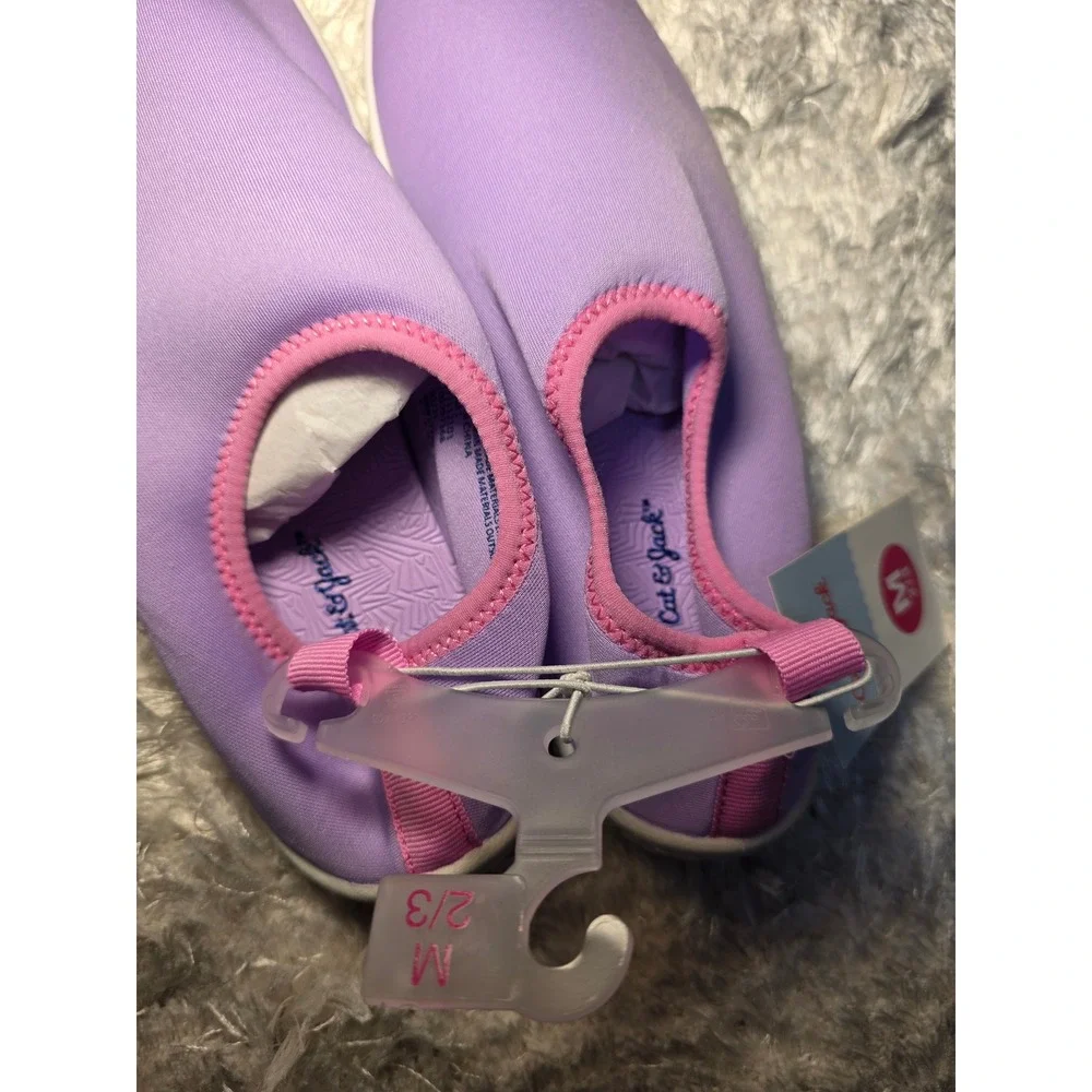 Cat & Jack Girls Purple Water Shoes Slip On Aqua Socks Size M 2/3 NWT‎